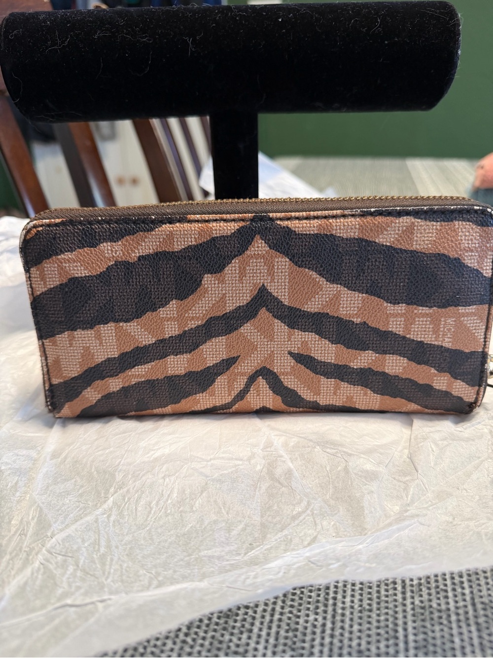 Michael Kors Zip-Around Wallet in Tan and Black Tiger-Print - Picture 3 of 15